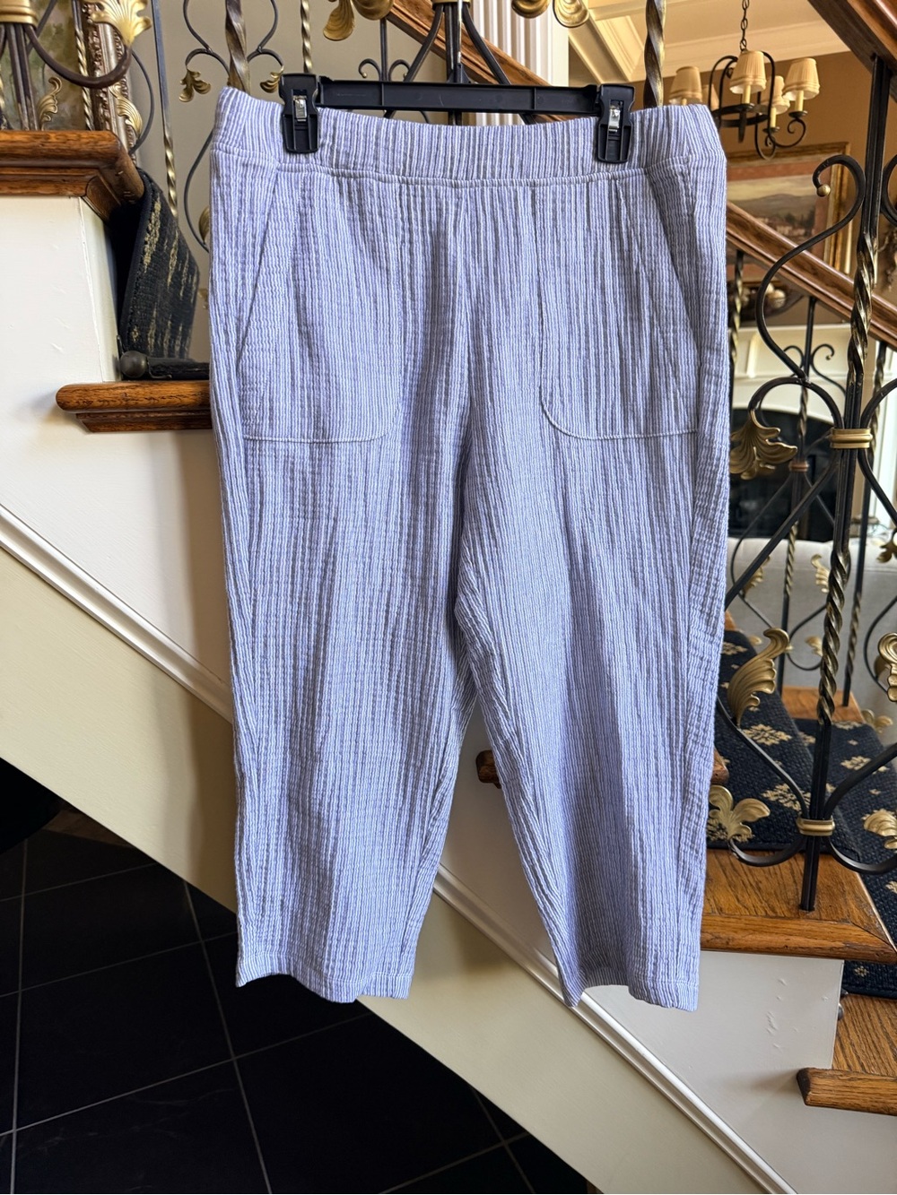Chico’s NWT Zenergy Gauze Stripe Crop. Crop Blue Size 1 elastic waist . Pockets